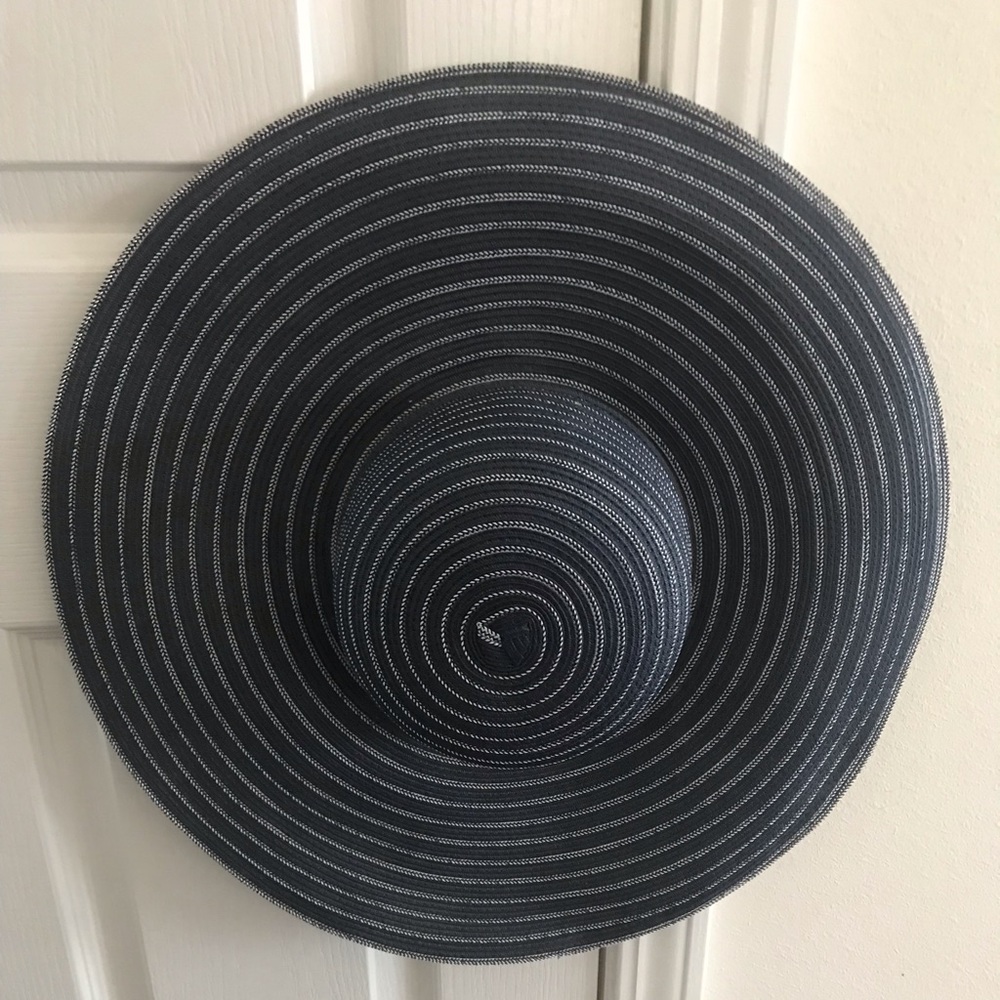 Vintage Woman’s Liz Claiborne Hat